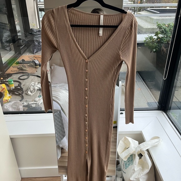 Babaton sweater dress in camel - Picture 2 of 3